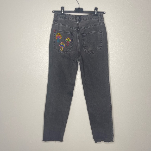 BDG Urban Outfitters Black High Rise Mushroom Embroidered Size 24 - Picture 6 of 7